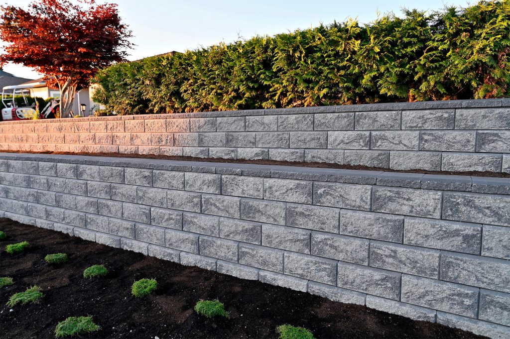 Revamp Your Landscape Like a Pro By Replacing Retaining Wall! 